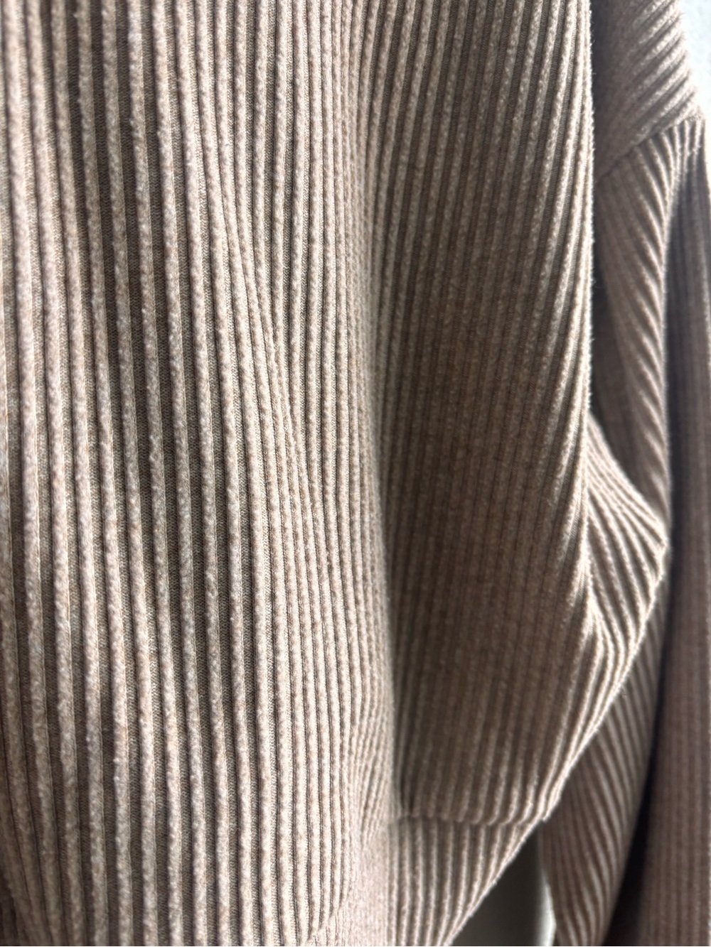 Alo Ribbed Lounge Set - Picture 5 of 6
